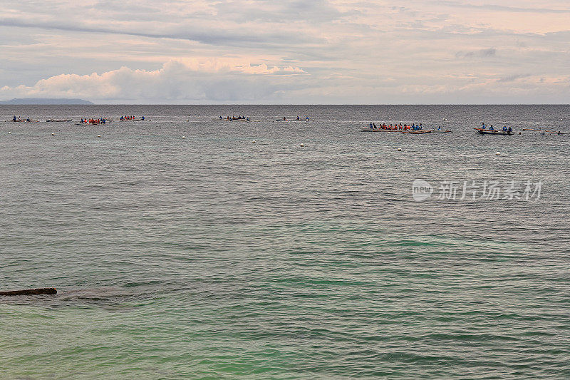 带着游客的划艇准备观赏鲸鲨。Oslob-Cebu island-Philippines。0564